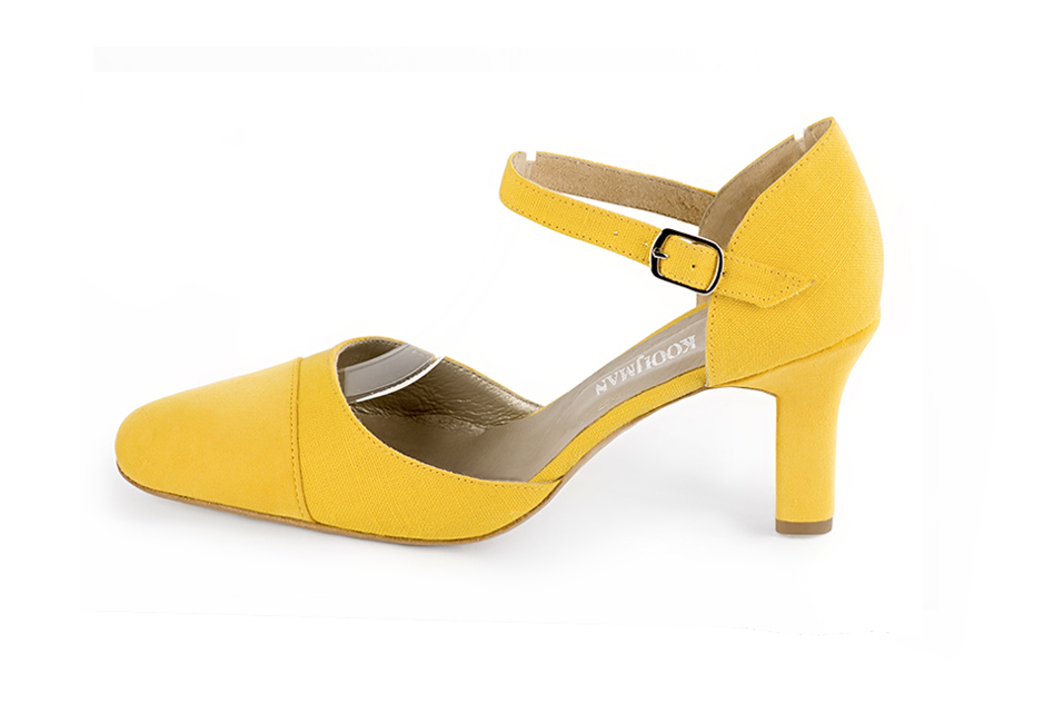 Women's yellow open side dress shoes, with an instep strap. Round toe. High kitten heels - Profile view